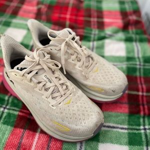 Hoka Clifton 9. Size 7.